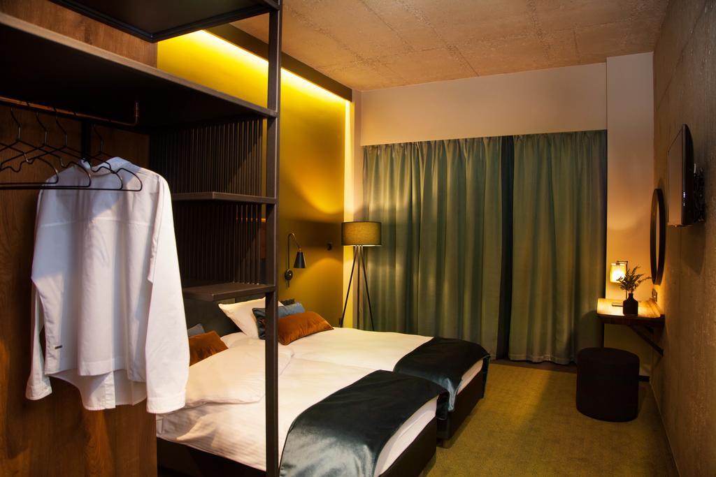 Hotel Remes Opalenica Exterior photo